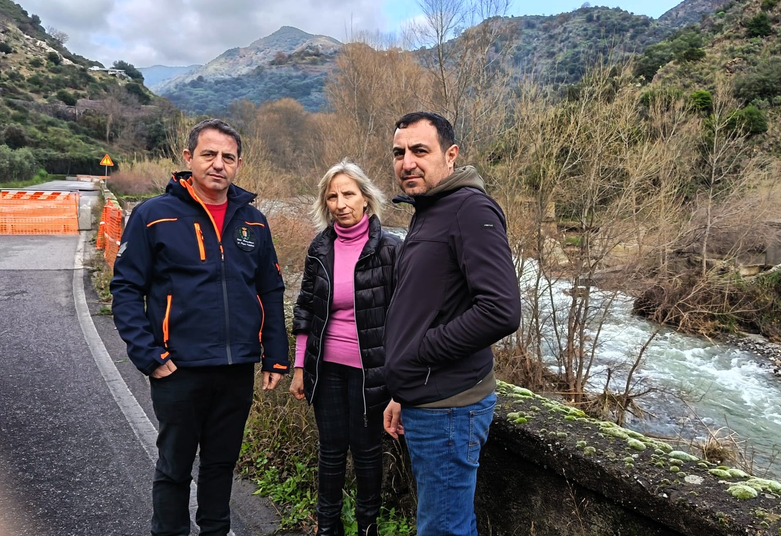 Immagine di copertina per Bivongi, intervento urgente sulla strada metropolitana danneggiata dal ciclone Harry. Fuda: �Messa in sicurezza immediata, ora una strategia strutturale sulla gestione delle fiumare�