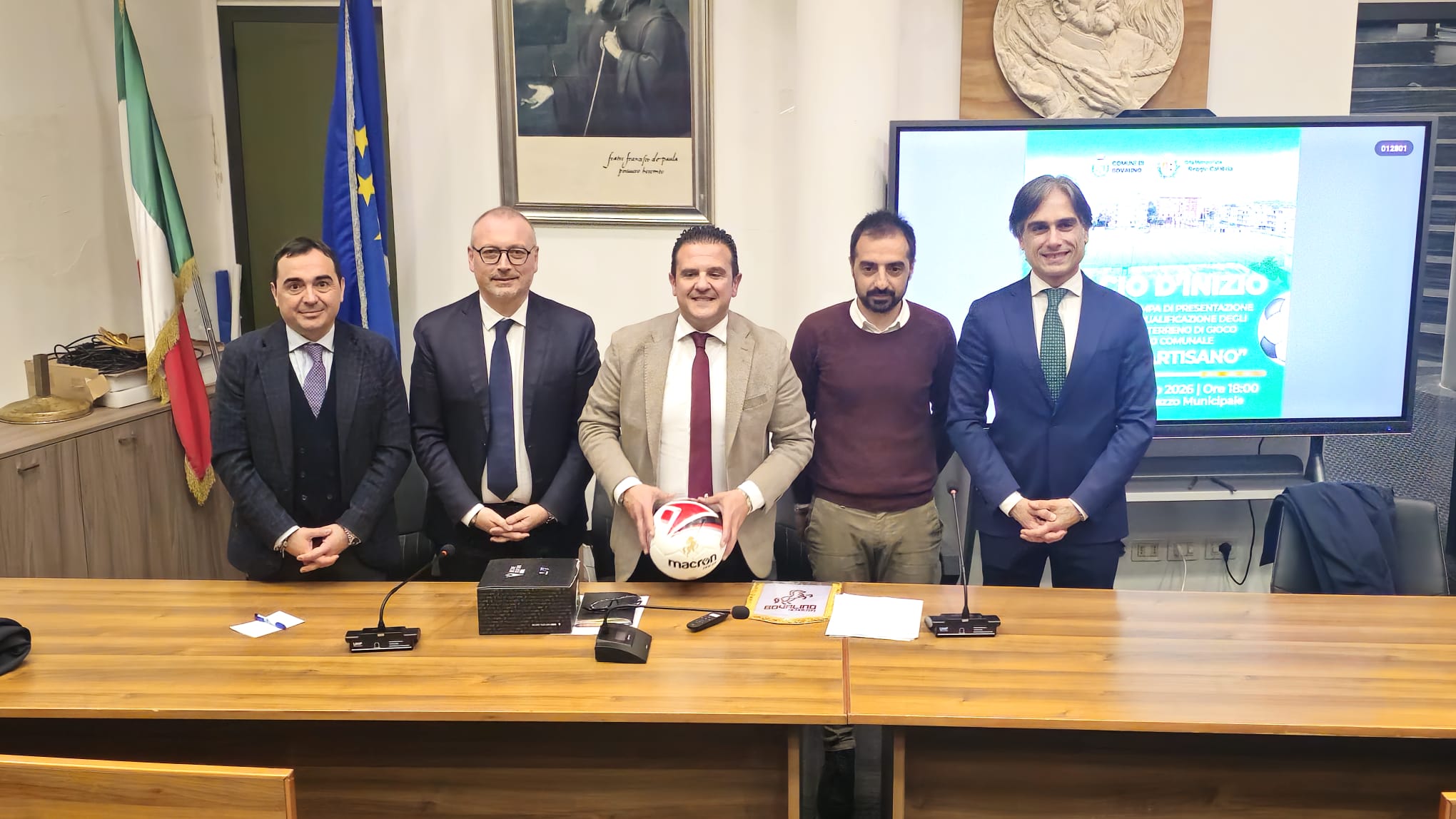 Presentati i lavori di riqualificazione dello Stadio Loll� Cartisano di Bovalino, Versace: �Un premio ai tanti sacrifici dei ragazzi e delle societ� sportive per troppi anni impegnati in una struttura fatiscente�