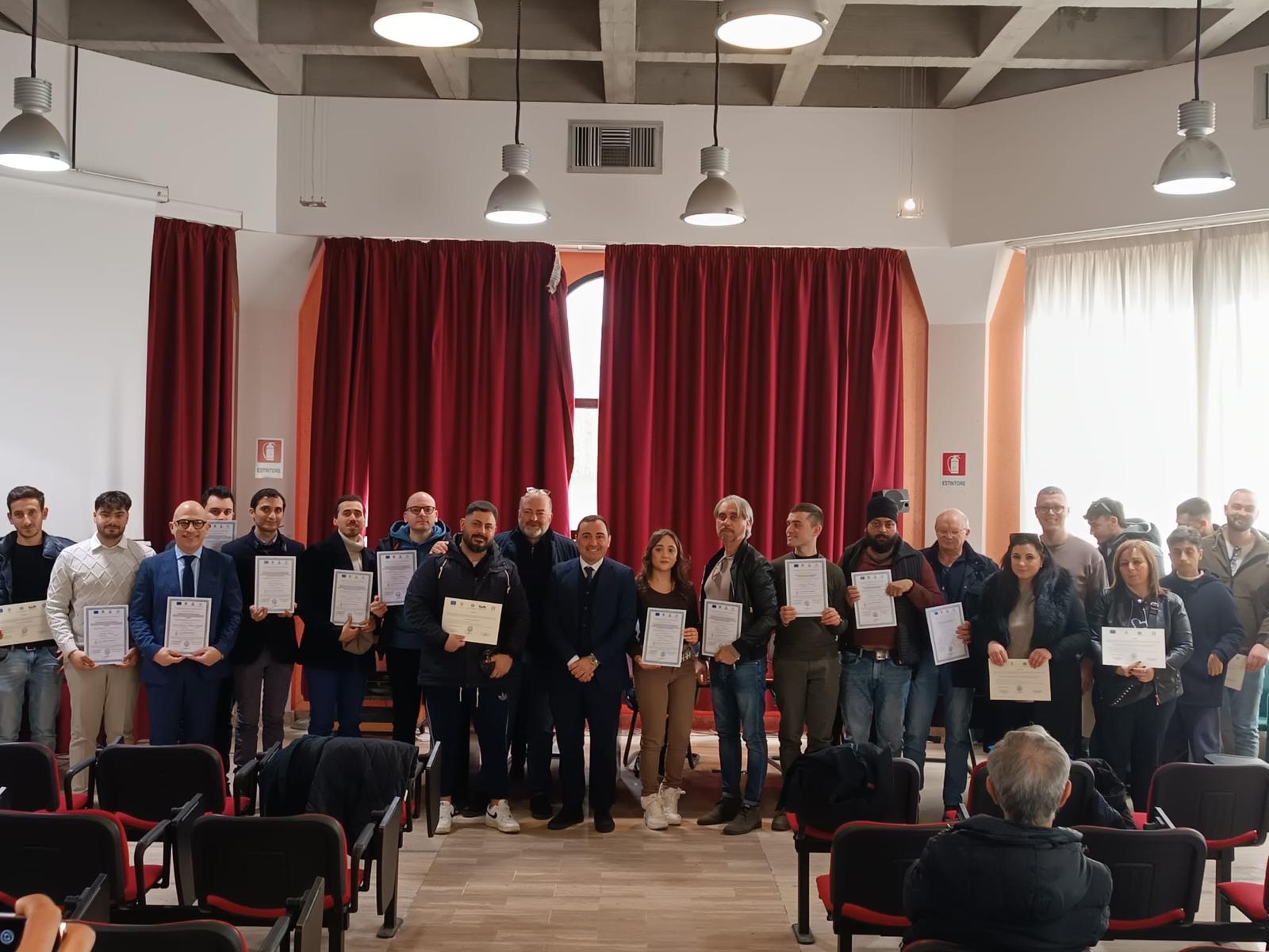 La Citt� Metropolitana consegna gli attestati di qualifica ai partecipanti di cinque corsi di formazione professionale